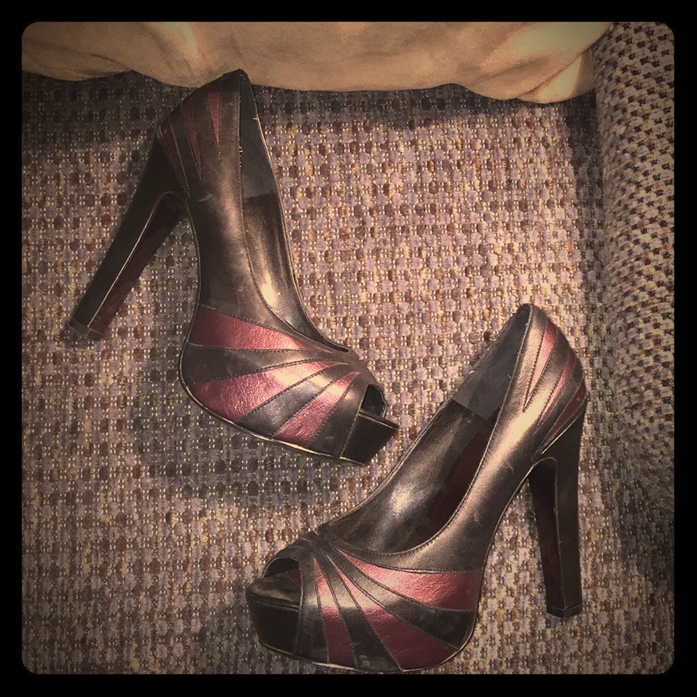SEXY JESSICA SIMPSON PLATFORM HEELS 7 BLACK
